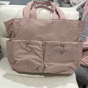 BEIS sport all carry on